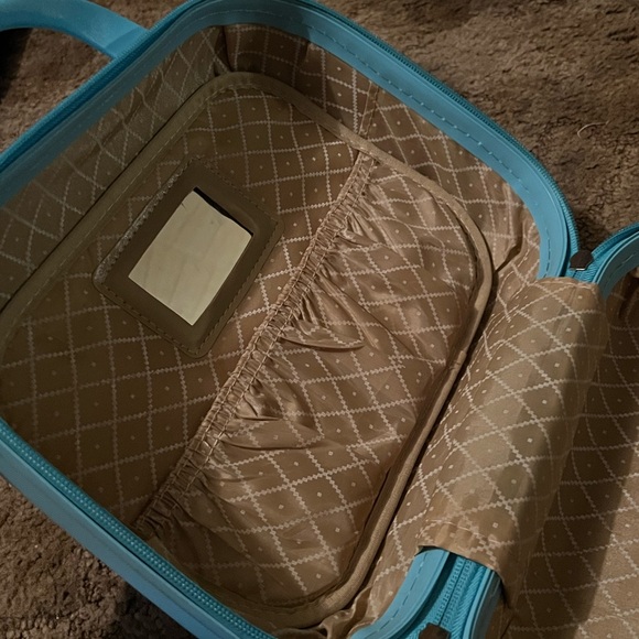 Hello Kitty Travel Makeup Hardshell Bag - Picture 7 of 9